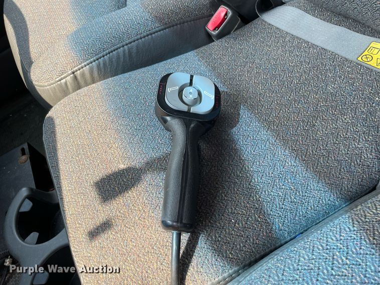 image for item DS8790 2004 Chevrolet Silverado 2500HD  Ext. Cab flatbed truck