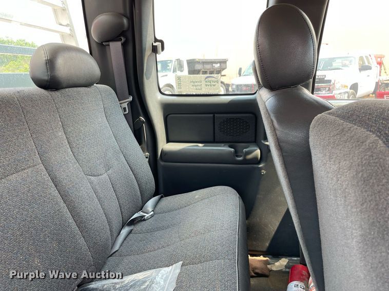 image for item DS8790 2004 Chevrolet Silverado 2500HD  Ext. Cab flatbed truck