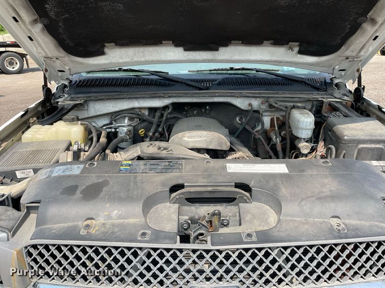 image for item DS8790 2004 Chevrolet Silverado 2500HD  Ext. Cab flatbed truck