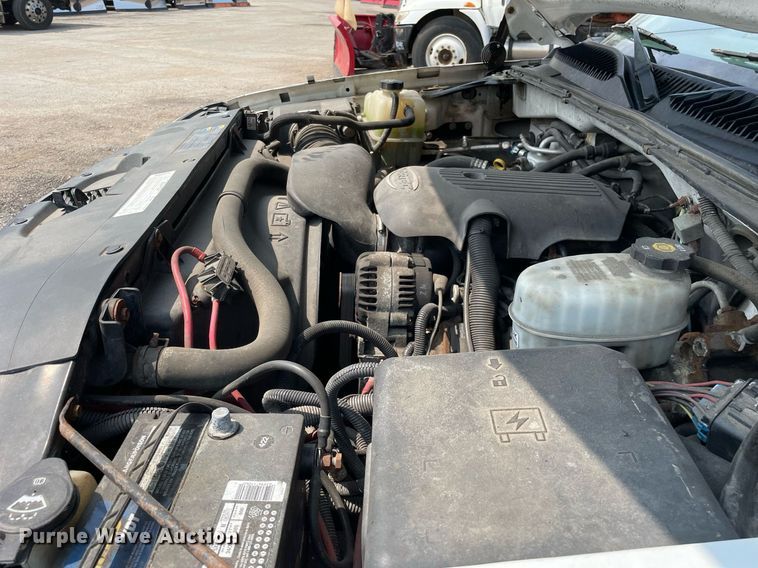 image for item DS8790 2004 Chevrolet Silverado 2500HD  Ext. Cab flatbed truck