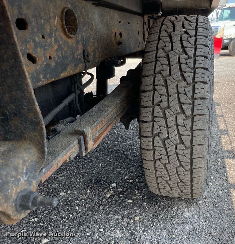 image for item DS8790 2004 Chevrolet Silverado 2500HD  Ext. Cab flatbed truck