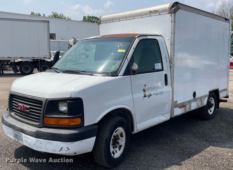 image for item DS8791 2004 GMC Savana 3500  box truck