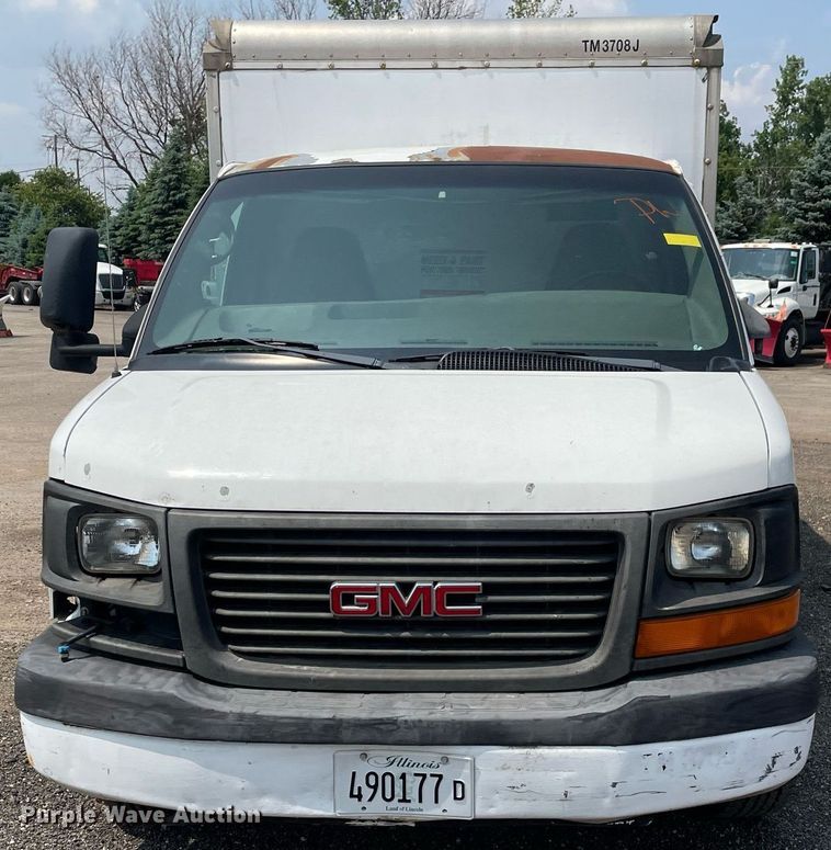 image for item DS8791 2004 GMC Savana 3500  box truck