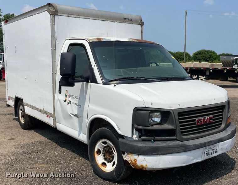 image for item DS8791 2004 GMC Savana 3500  box truck