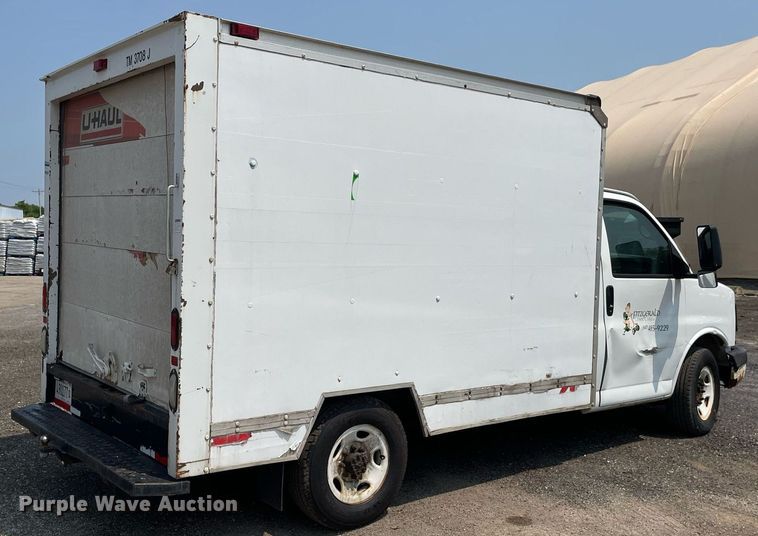 image for item DS8791 2004 GMC Savana 3500  box truck