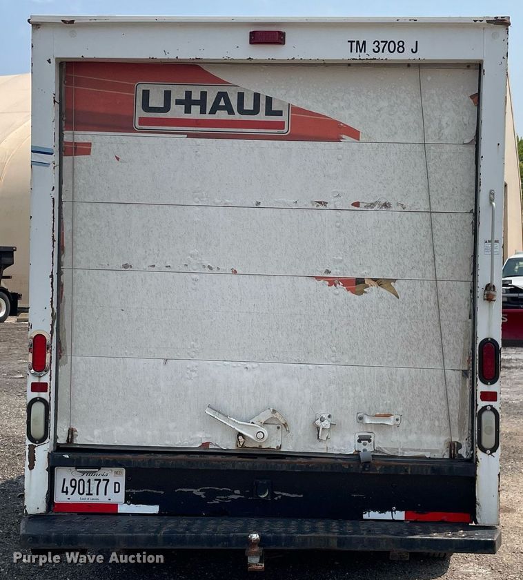 image for item DS8791 2004 GMC Savana 3500  box truck