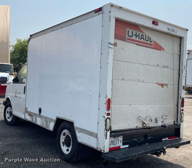 image for item DS8791 2004 GMC Savana 3500  box truck