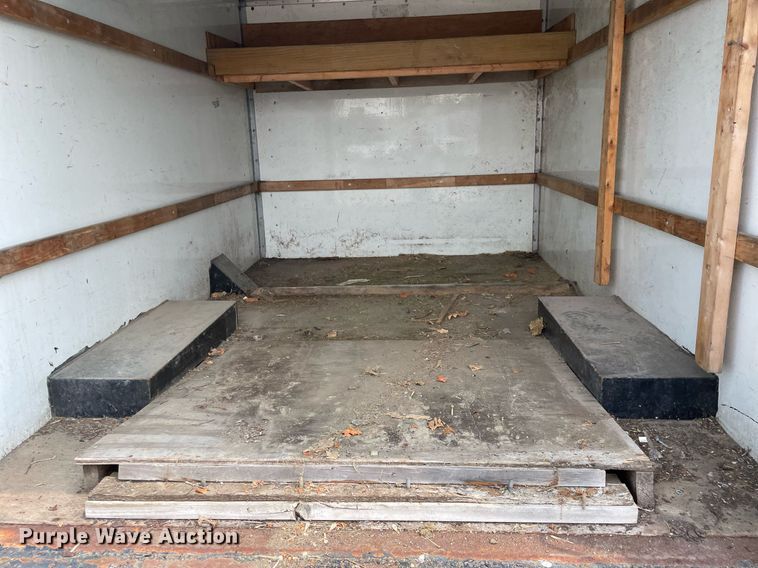 image for item DS8791 2004 GMC Savana 3500  box truck