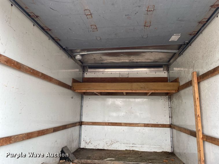 image for item DS8791 2004 GMC Savana 3500  box truck