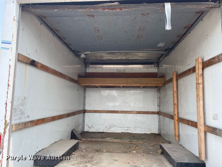 image for item DS8791 2004 GMC Savana 3500  box truck