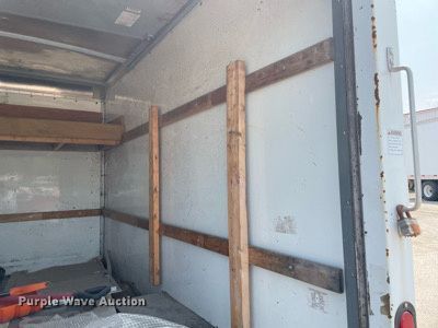 image for item DS8791 2004 GMC Savana 3500  box truck