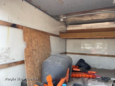 image for item DS8791 2004 GMC Savana 3500  box truck