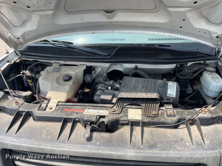 image for item DS8791 2004 GMC Savana 3500  box truck