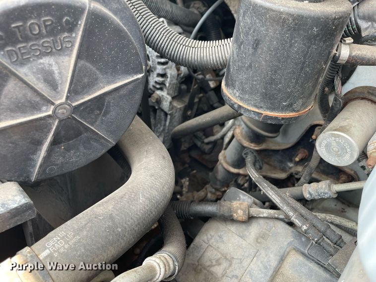 image for item DS8791 2004 GMC Savana 3500  box truck