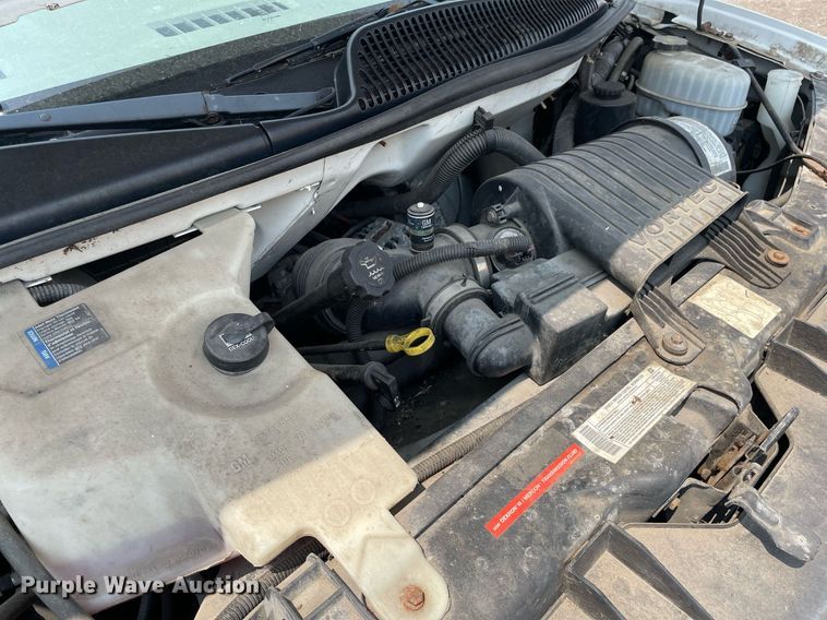 image for item DS8791 2004 GMC Savana 3500  box truck