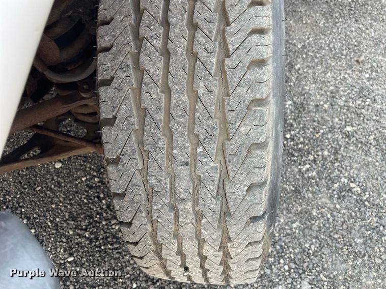 image for item DS8791 2004 GMC Savana 3500  box truck