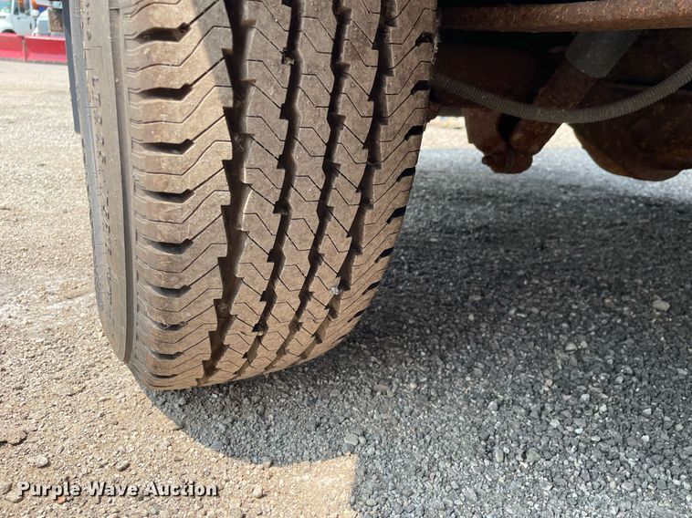 image for item DS8791 2004 GMC Savana 3500  box truck