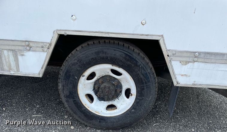 image for item DS8791 2004 GMC Savana 3500  box truck