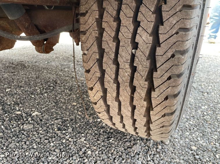 image for item DS8791 2004 GMC Savana 3500  box truck