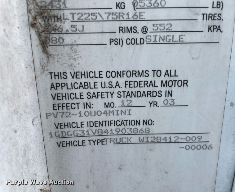 image for item DS8791 2004 GMC Savana 3500  box truck