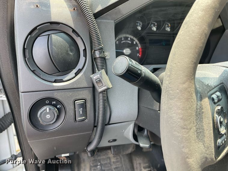 image for item DS8794 2012 Ford  F350 Super Duty XL  flatbed pickup truck