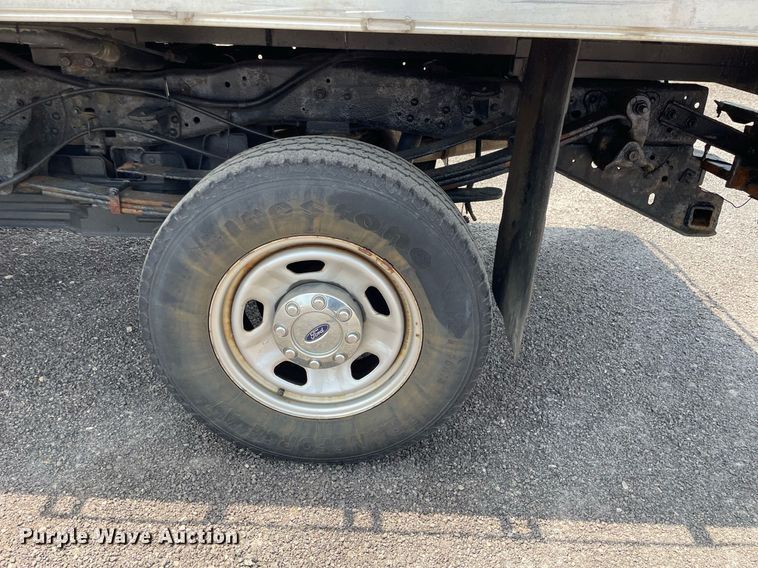 image for item DS8794 2012 Ford  F350 Super Duty XL  flatbed pickup truck