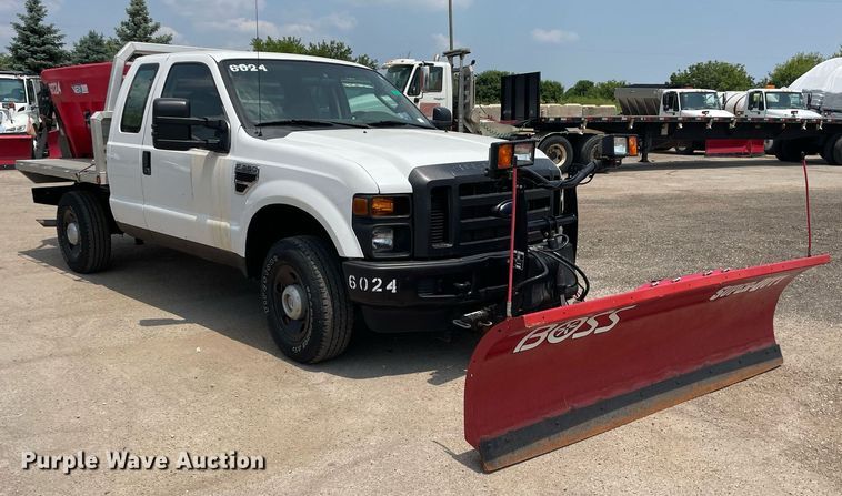 image for item DS8795 2010 Ford F250 Super Duty XL  SuperCab flatbed pickup truck