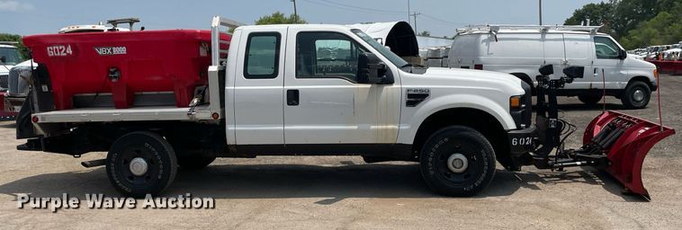 image for item DS8795 2010 Ford F250 Super Duty XL  SuperCab flatbed pickup truck