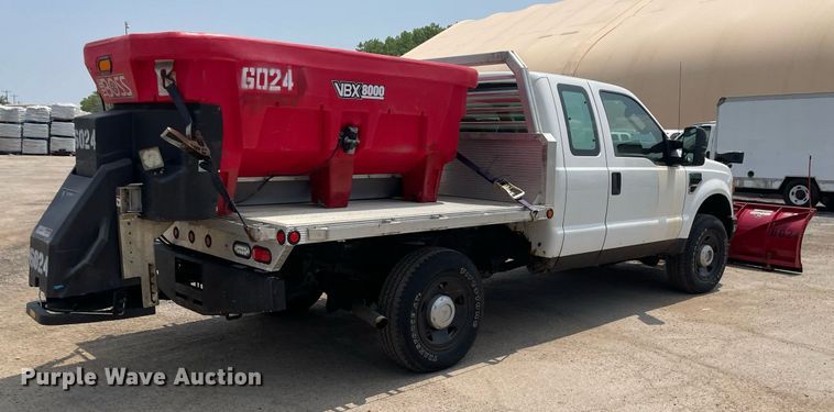 image for item DS8795 2010 Ford F250 Super Duty XL  SuperCab flatbed pickup truck