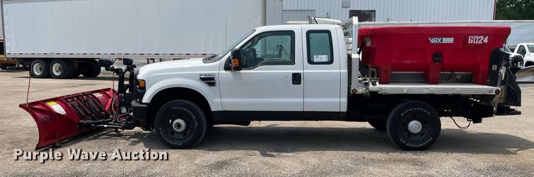 image for item DS8795 2010 Ford F250 Super Duty XL  SuperCab flatbed pickup truck