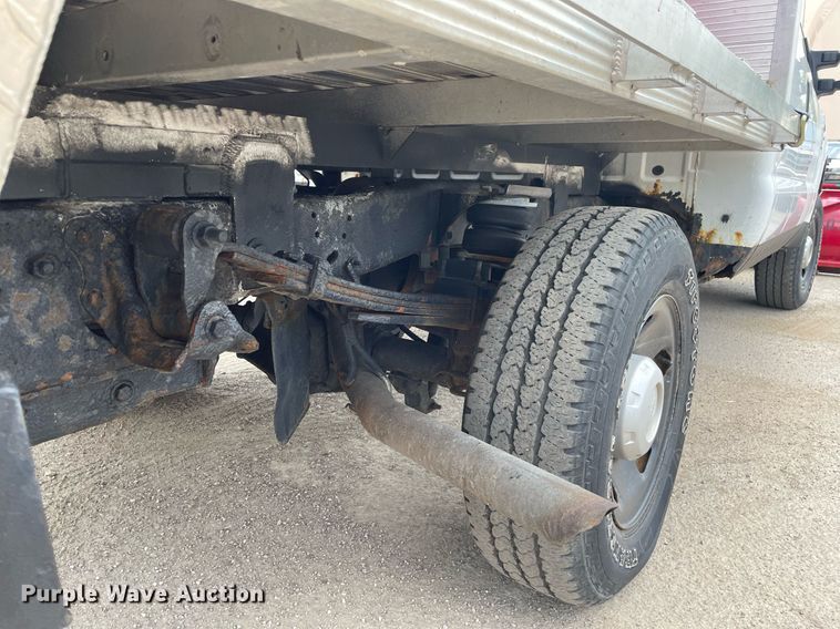 image for item DS8795 2010 Ford F250 Super Duty XL  SuperCab flatbed pickup truck