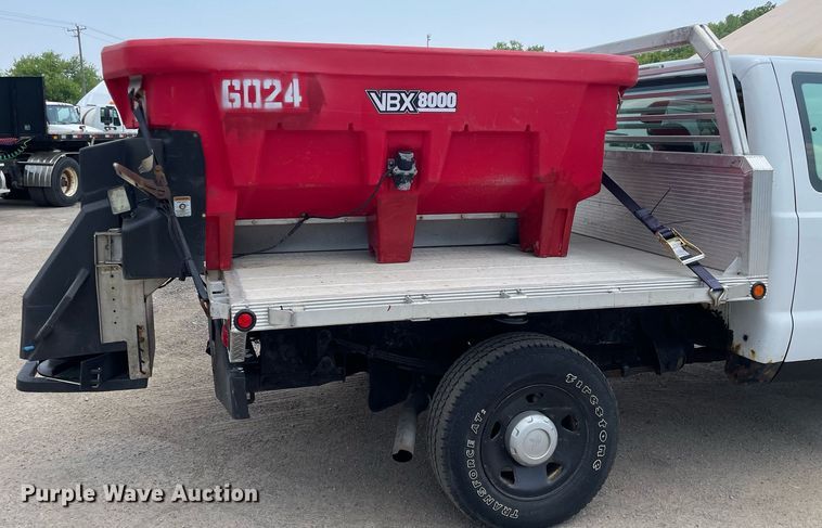 image for item DS8795 2010 Ford F250 Super Duty XL  SuperCab flatbed pickup truck