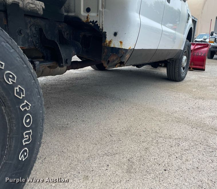 image for item DS8795 2010 Ford F250 Super Duty XL  SuperCab flatbed pickup truck