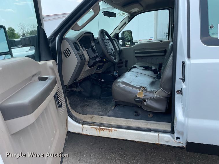 image for item DS8795 2010 Ford F250 Super Duty XL  SuperCab flatbed pickup truck