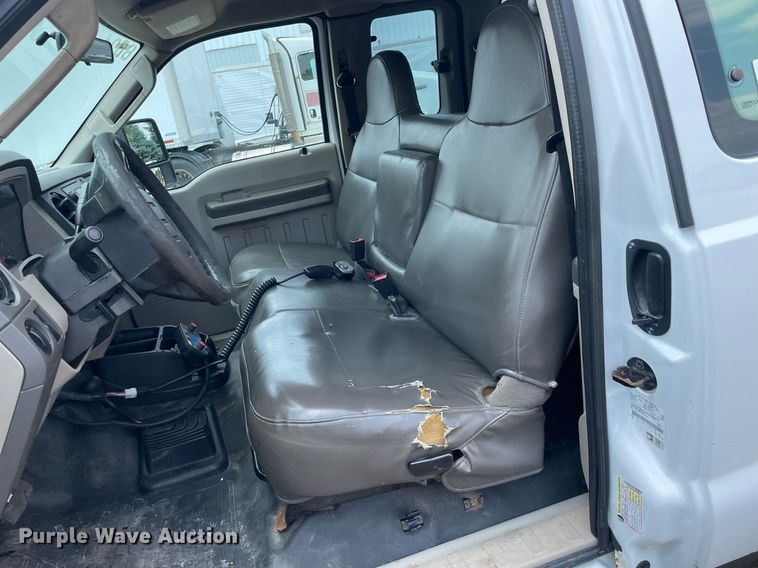 image for item DS8795 2010 Ford F250 Super Duty XL  SuperCab flatbed pickup truck