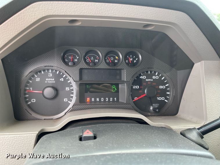 image for item DS8795 2010 Ford F250 Super Duty XL  SuperCab flatbed pickup truck