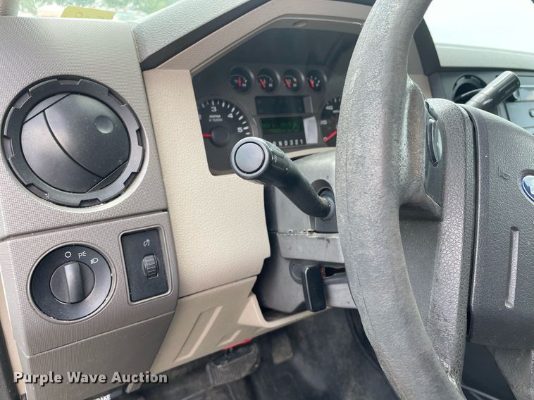 image for item DS8795 2010 Ford F250 Super Duty XL  SuperCab flatbed pickup truck