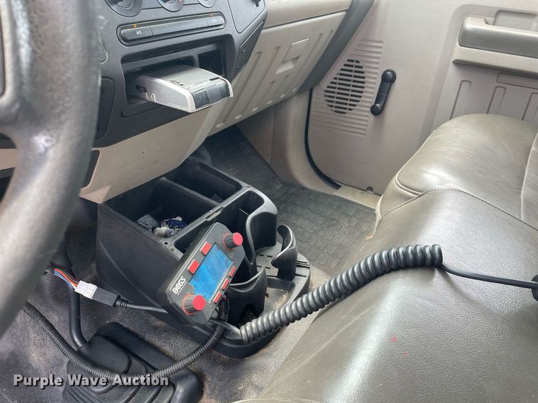 image for item DS8795 2010 Ford F250 Super Duty XL  SuperCab flatbed pickup truck