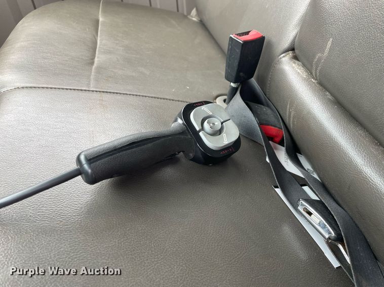 image for item DS8795 2010 Ford F250 Super Duty XL  SuperCab flatbed pickup truck