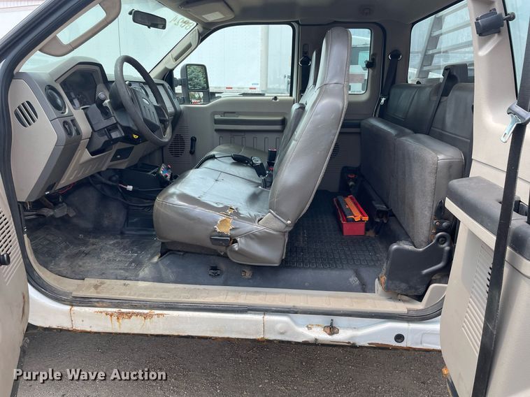 image for item DS8795 2010 Ford F250 Super Duty XL  SuperCab flatbed pickup truck