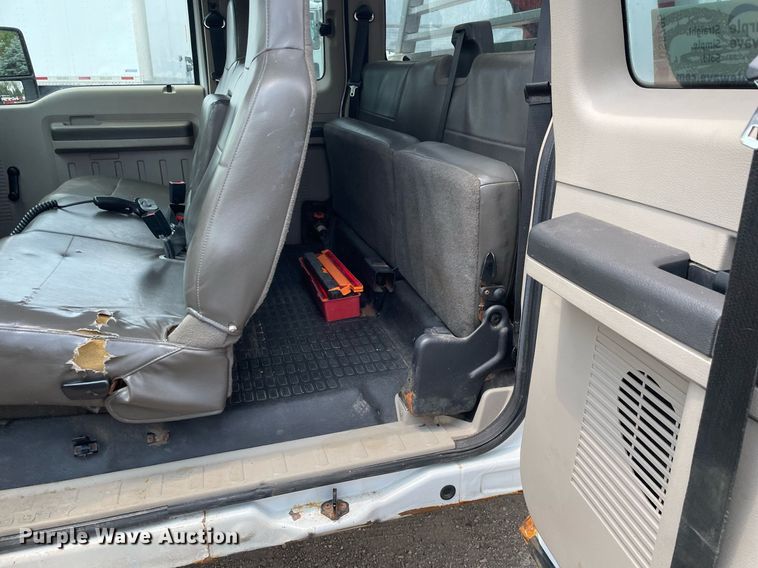 image for item DS8795 2010 Ford F250 Super Duty XL  SuperCab flatbed pickup truck