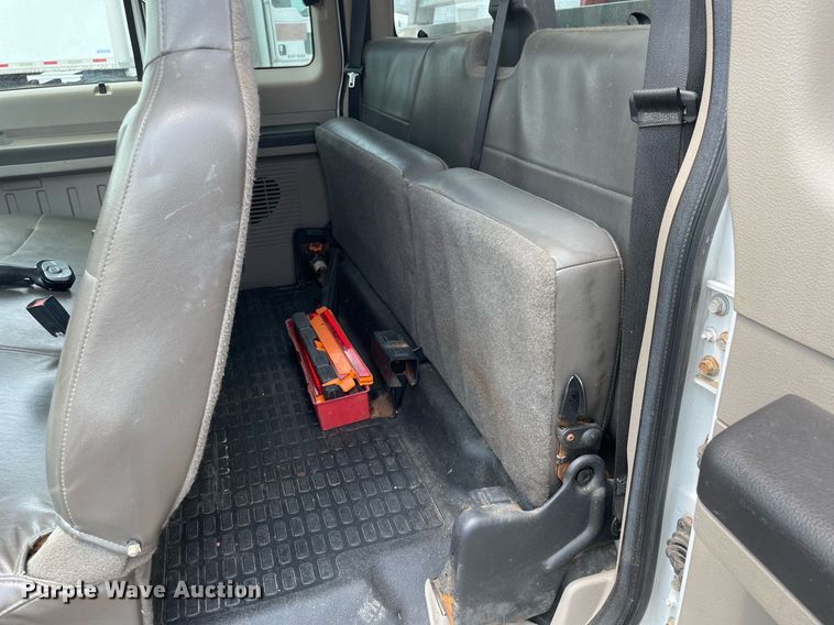 image for item DS8795 2010 Ford F250 Super Duty XL  SuperCab flatbed pickup truck