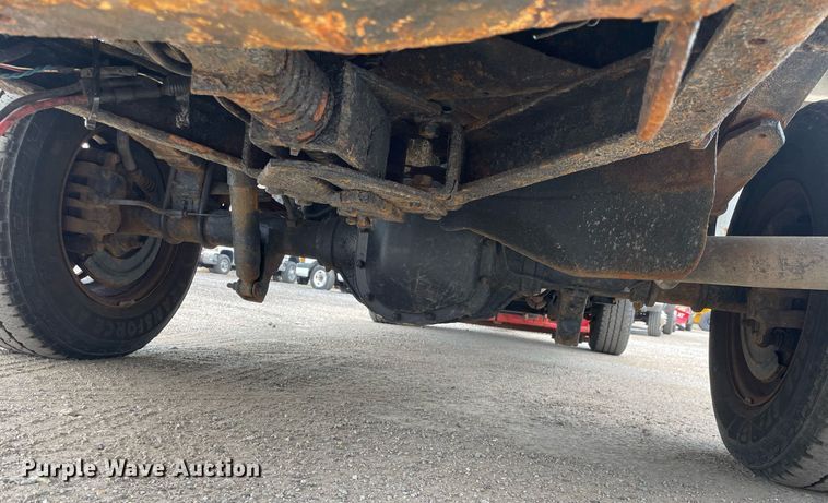 image for item DS8795 2010 Ford F250 Super Duty XL  SuperCab flatbed pickup truck