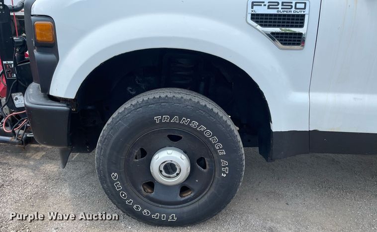image for item DS8795 2010 Ford F250 Super Duty XL  SuperCab flatbed pickup truck