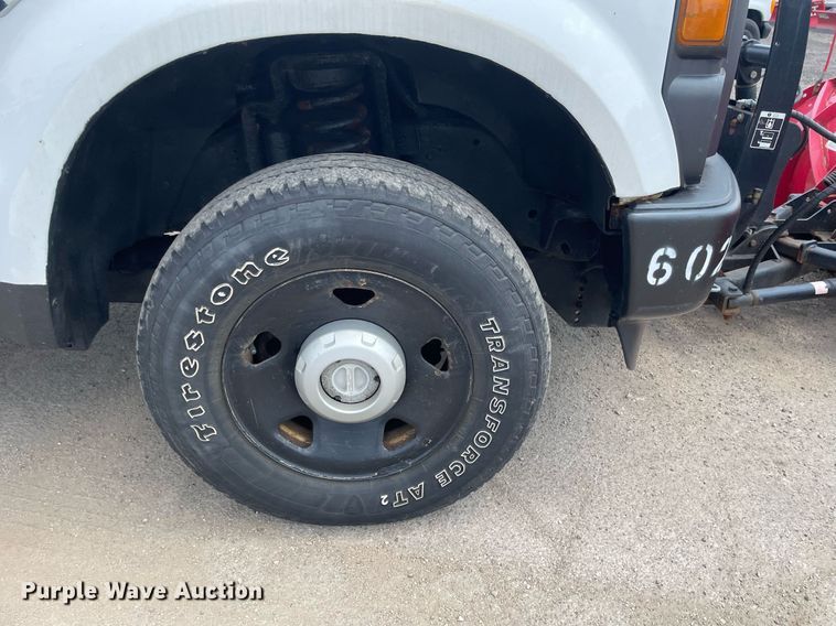 image for item DS8795 2010 Ford F250 Super Duty XL  SuperCab flatbed pickup truck