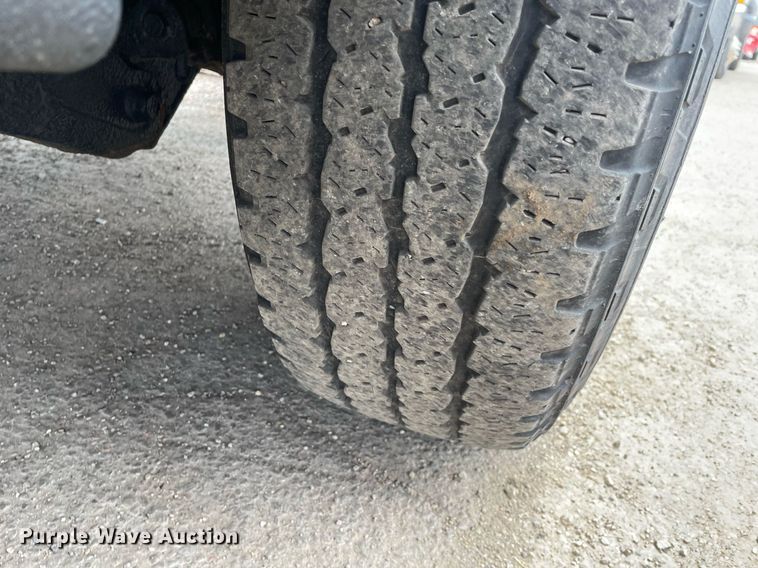 image for item DS8795 2010 Ford F250 Super Duty XL  SuperCab flatbed pickup truck