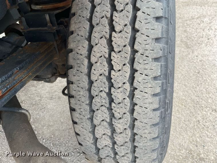 image for item DS8795 2010 Ford F250 Super Duty XL  SuperCab flatbed pickup truck