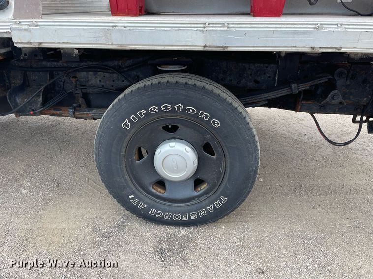 image for item DS8795 2010 Ford F250 Super Duty XL  SuperCab flatbed pickup truck