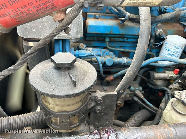 image for item DS8796 2002 International 4300  de-icer truck