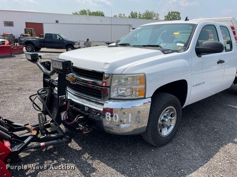 image for item DS8797 2008 Chevrolet 2500HD  Ext. Cab flatbed pickup truck